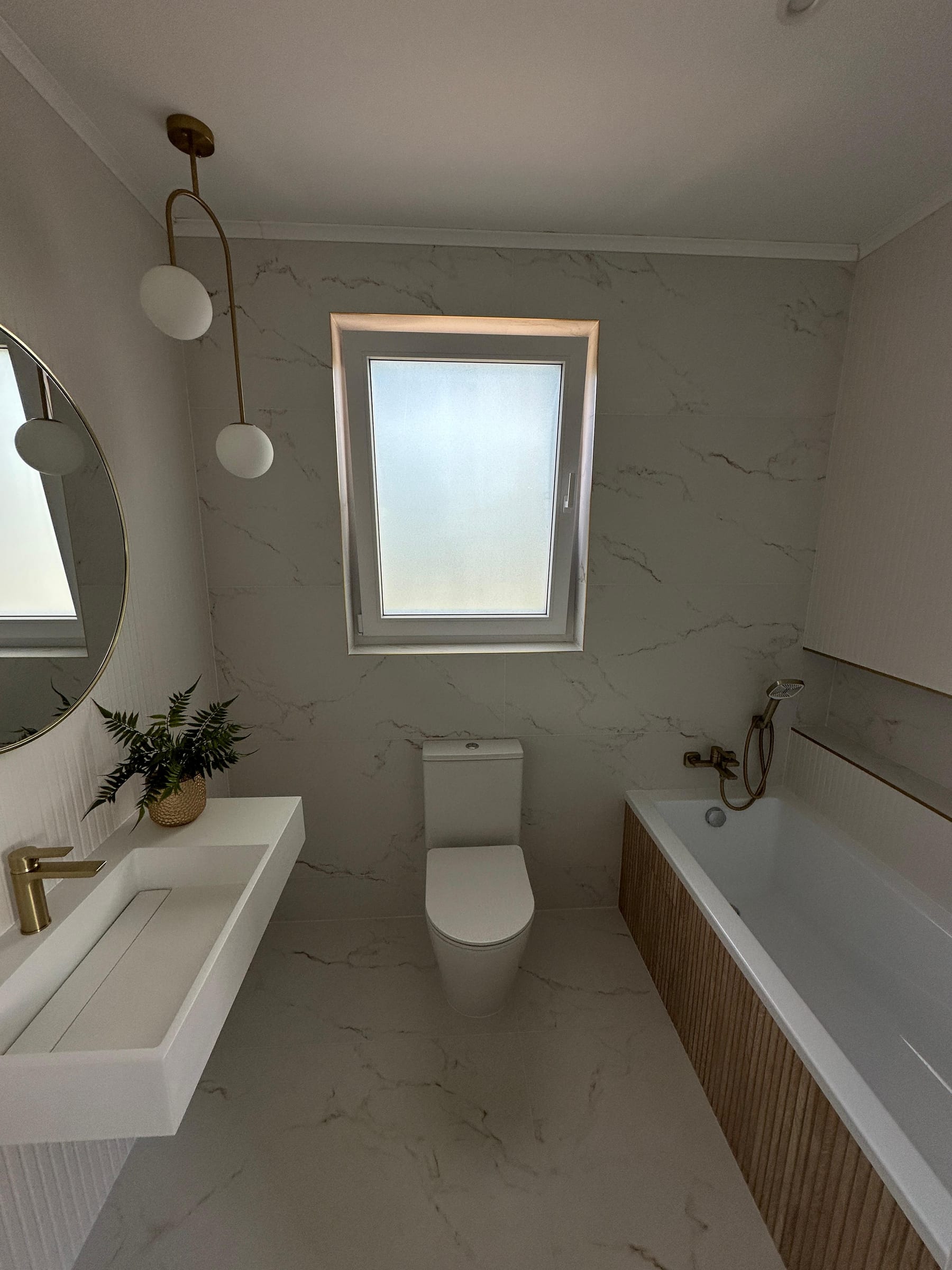 Fluted Oak & Marble Bathroom